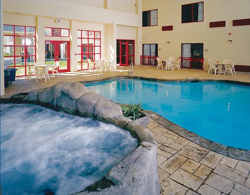 Wildwood Lodge & Suites Clive Facilități foto